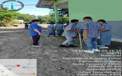 GURU BIOLOGI MEMOTIVASI SISWA MENJAGA KEBERSIHAN LINGKUNGAN SEKOLAH